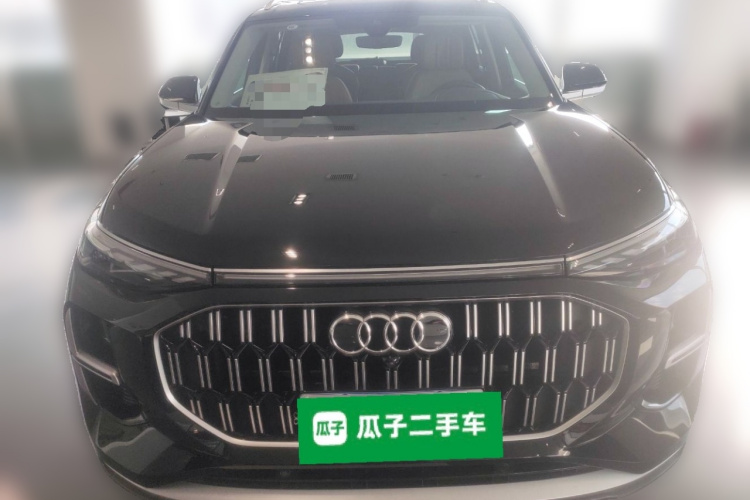 奥迪Q6 2024款 45 TFSI quattro 齐云型 羽林套装 6座车身外观2