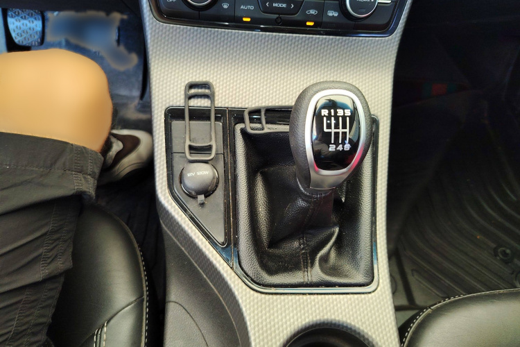 吉利汽车 帝豪GS 2016款 优雅版 1.8L 手动领尚型局部细节18