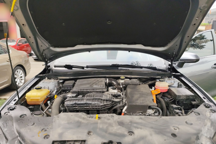 比亚迪 秦PLUS 2021款 DM-i 55KM 旗舰型机舱底盘24