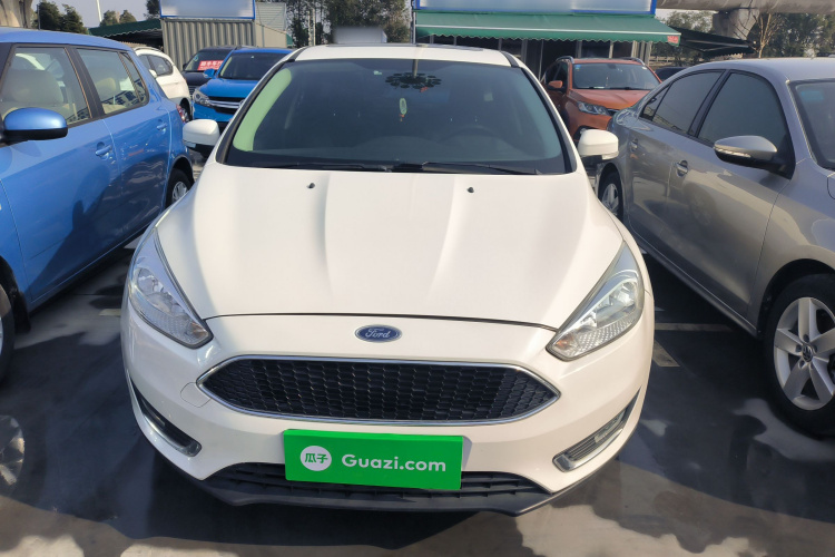 福特 福克斯 2015款 两厢 EcoBoost 125 手动超能风尚型车身外观2