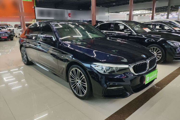 宝马5系 2018款 改款 530Li 领先型 M运动套装车身外观3