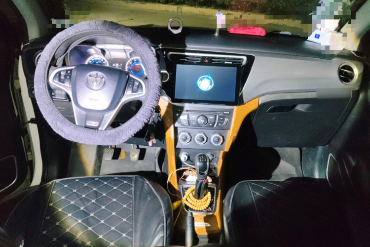 中华V3 2016款 1.5L 手动舒适型中控内饰12