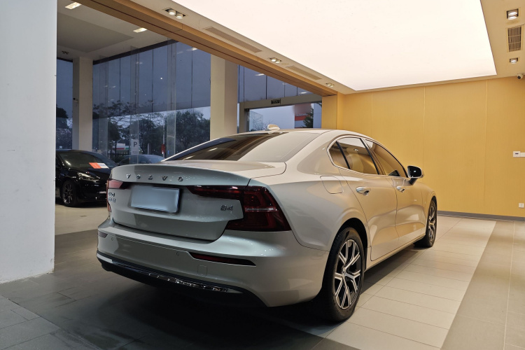 沃尔沃S60 2024款 B4 智逸豪华版车身外观6012