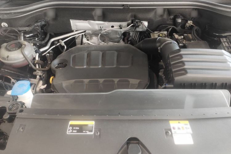 奥迪Q6 2024款 45 TFSI quattro 齐云型 羽林套装 6座机舱底盘24