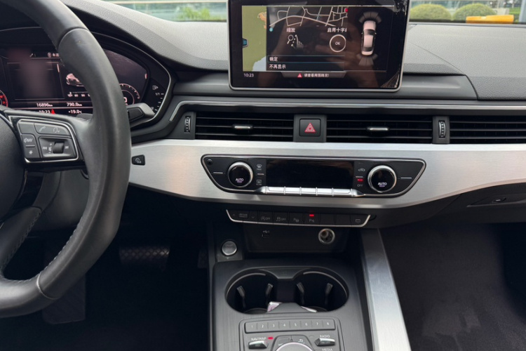 奥迪A4L 2019款 40 TFSI 运动型 国VI中控内饰7008
