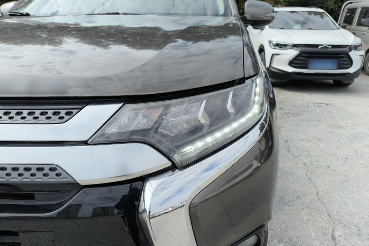 三菱 欧蓝德 2019款 2.4L 四驱致享版 5座 国V局部细节36