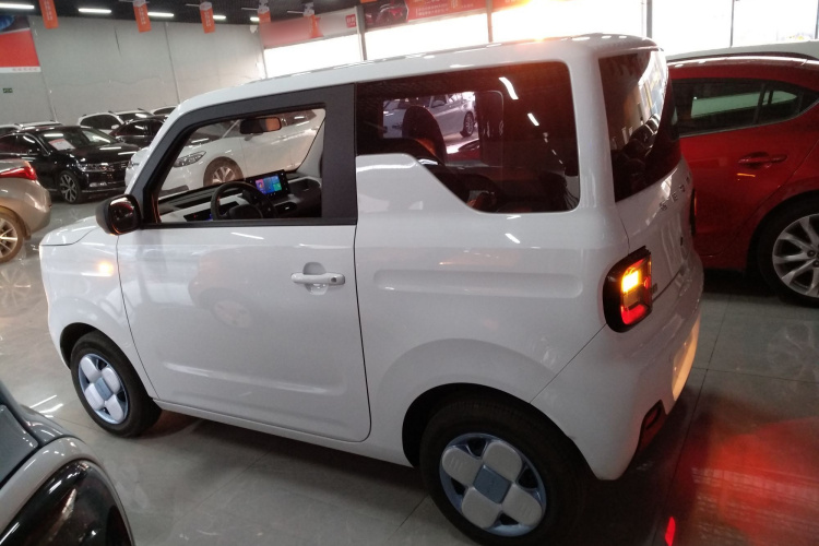 吉利银河 2023款 熊猫mini 200km 耐力熊车身外观4