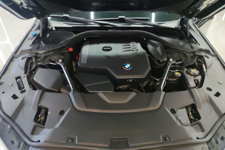 宝马7系 2019款 改款 730Li M运动套装机舱底盘24