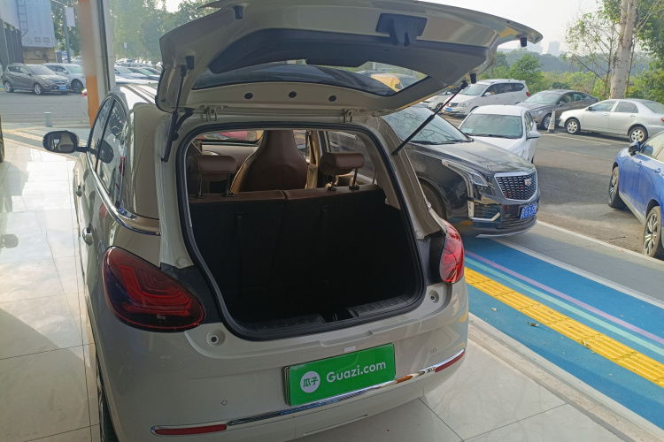 五菱汽车 五菱缤果 2023款 333km 悦享+款机舱底盘23