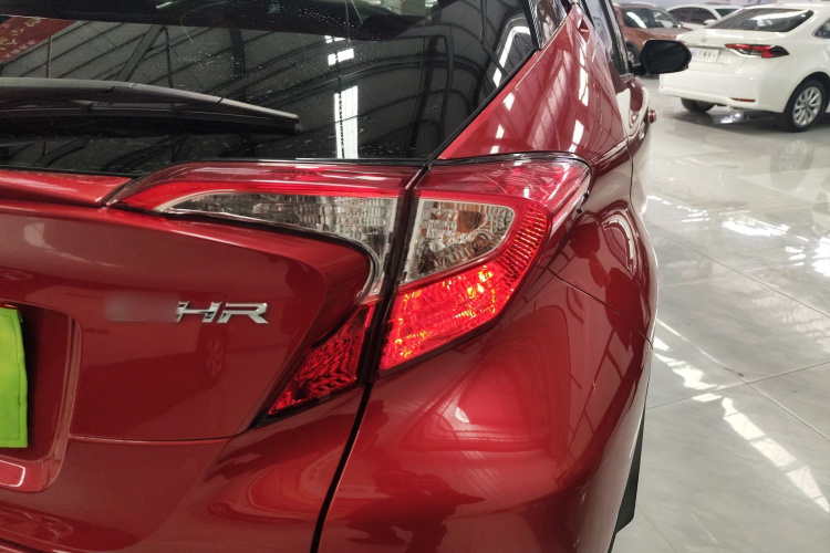 丰田C-HR 2018款 2.0L 领先天窗版 国VI车身外观6006