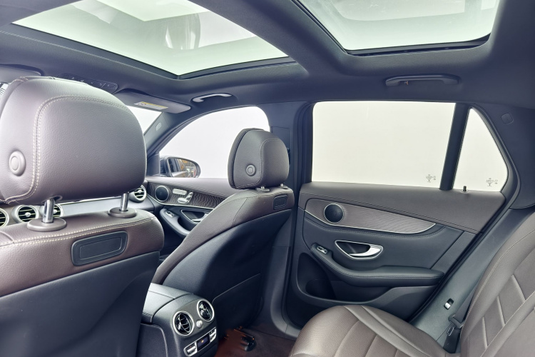 奔驰GLC 2017款 GLC 300 4MATIC 动感型中控内饰7012