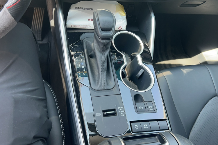 丰田 汉兰达 2022款 双擎 2.5L 两驱精英版 5座局部细节18
