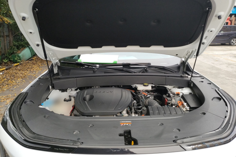 吉利银河 银河L7 2024款 1.5T 115km PLUS  龙腾版机舱底盘24