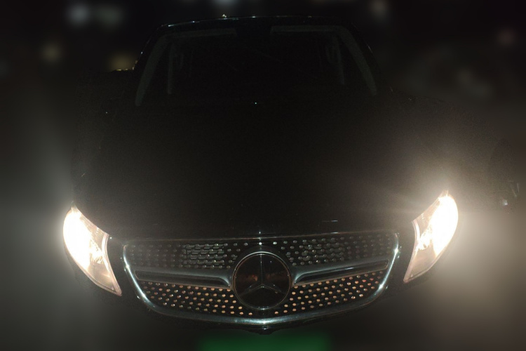 奔驰 威霆 2023款 2.0T 商务版 7座车身外观2