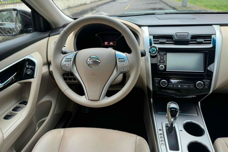 日产 天籁 2016款 改款 2.0L XL舒适版中控内饰7001