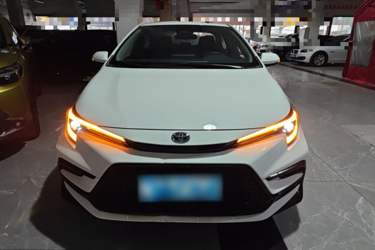 丰田 雷凌 2023款 智能电混双擎 1.8L 运动版车身外观2