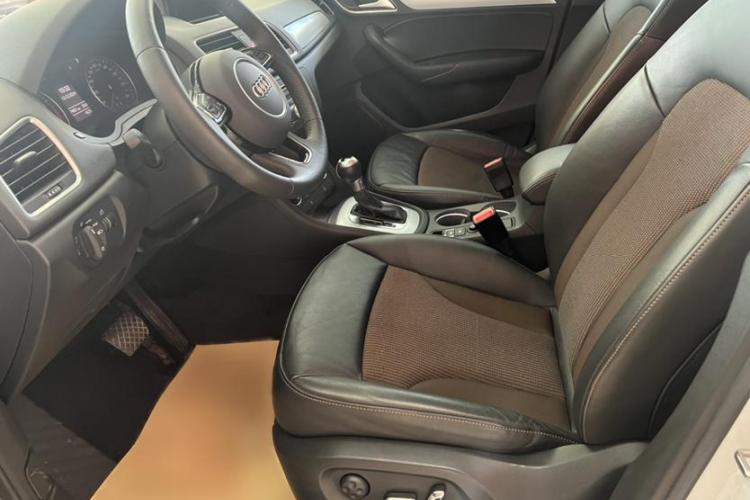 奥迪Q3 2018款 30周年年型 30 TFSI 时尚型中控内饰7003