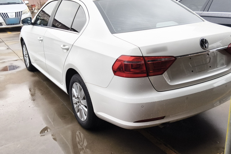 大众 朗逸 2013款 改款经典 1.6L 手动舒适版车身外观4