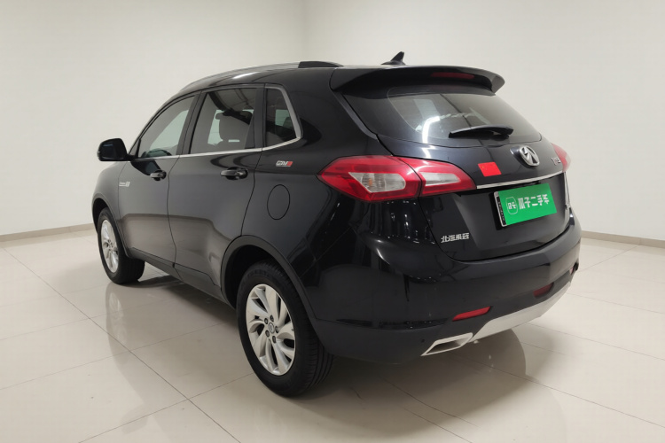 北汽威旺S50 2016款 1.5T 手动欢动精英型车身外观5