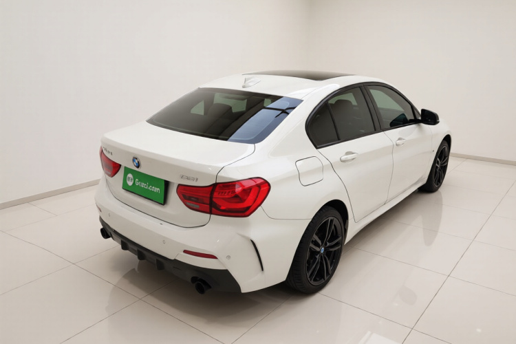 宝马1系 2022款 125i M运动曜夜版车身外观7