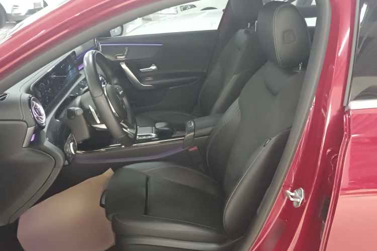 奔驰A级 2021款 A 200 L 运动轿车时尚型局部细节19