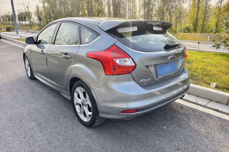 福特 福克斯 2012款 两厢 2.0L 手动豪华运动型车身外观6013