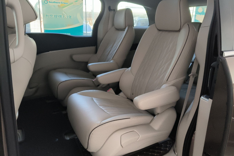 别克GL8 2021款 陆上公务舱 652T 尊贵型中控内饰7004