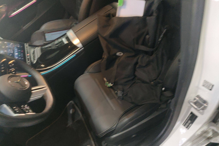 奔驰C级 2024款 改款 C 260 L 皓夜运动版局部细节19