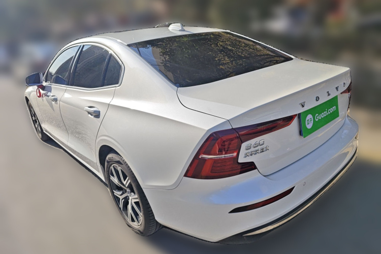 沃尔沃S60 2025款 B4 智逸豪华版车身外观5