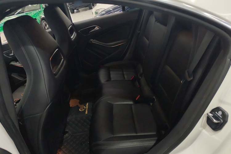 奔驰CLA 2019款 CLA 200 时尚型中控内饰21