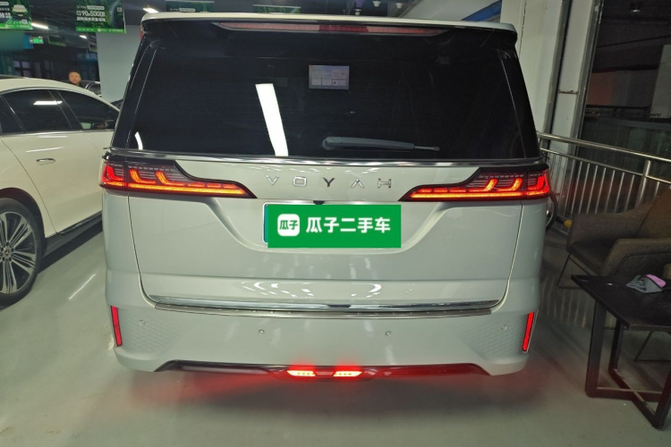 岚图汽车 岚图梦想家 2024款 PHEV 超长续航尊贵版车身外观6