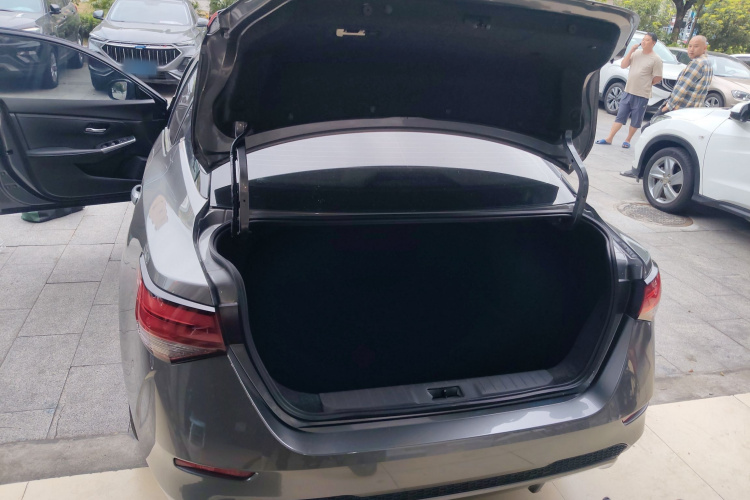 日产 轩逸 2022款 1.6L XL CVT悦享版机舱底盘23