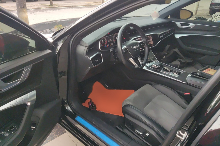 奥迪A6L 2024款 45 TFSI quattro 臻选动感型中控内饰7003