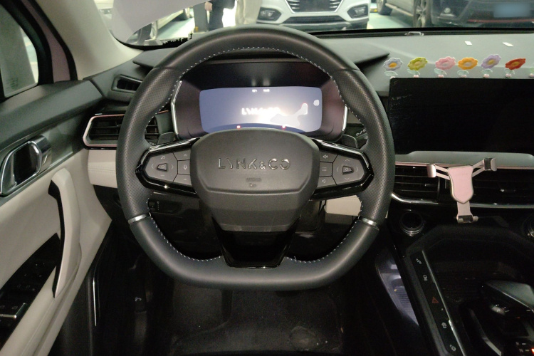 领克06 2021款 1.5T Shero粉色特别版中控内饰13
