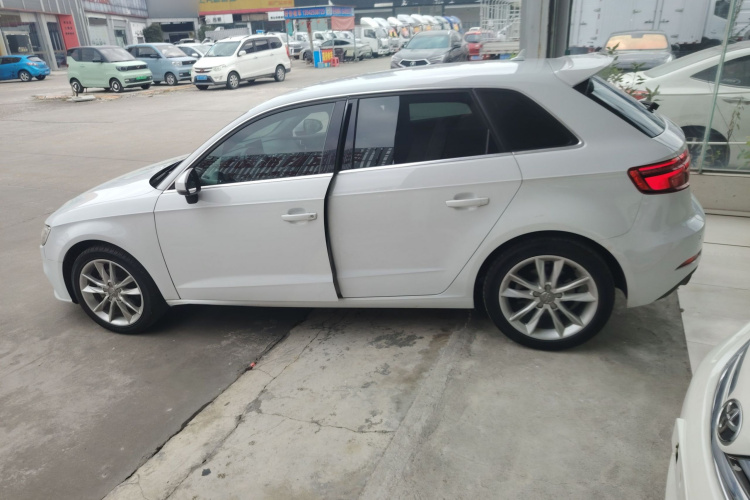 奥迪A3 2018款 30周年年型 Sportback 35 TFSI 进取型车身外观4
