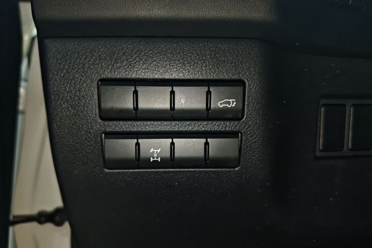 雷克萨斯NX 2016款 200 全驱 锋尚版局部细节9003