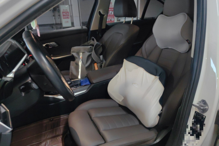 宝马3系 2021款 325i M运动套装中控内饰19