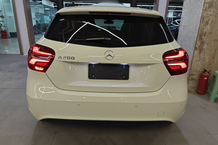 奔驰A级(进口) 2018款 A 200 动感型车身外观6