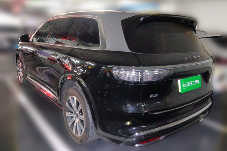 鸿蒙智行 问界M8 2025款 增程 Max+版 53.4kWh 6座版车身外观5