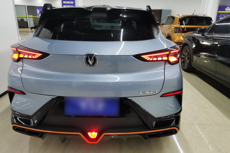 长安UNI-T 2022款 1.5T 运动版 尊贵型车身外观6