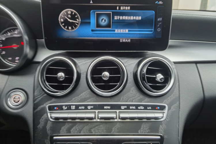 奔驰C级 2019款 C 180 L 时尚型运动版中控内饰7006