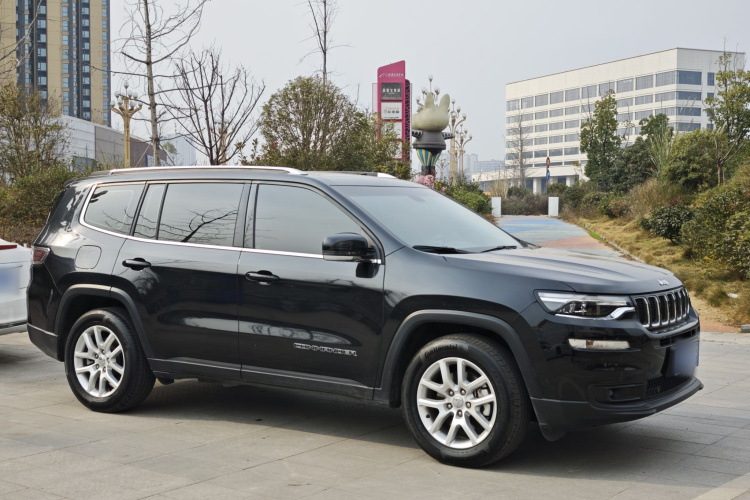 Jeep 指挥官 2018款 2.0T 两驱进享版 国V车身外观6002