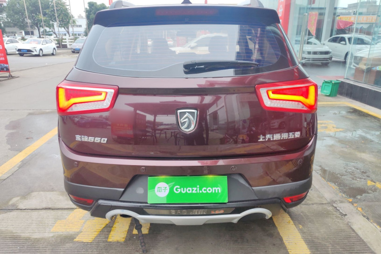 宝骏560 2016款 1.8L 手动精英型车身外观6