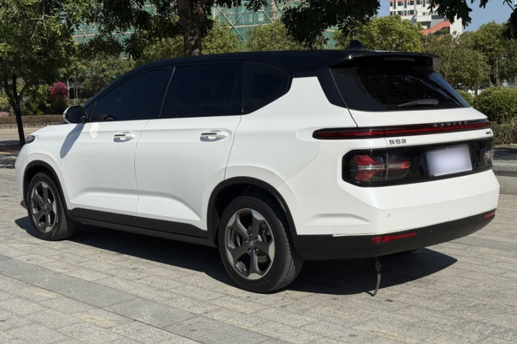 宝骏RM-5 2019款 1.5T CVT 24小时在线尊贵型 7座车身外观6003