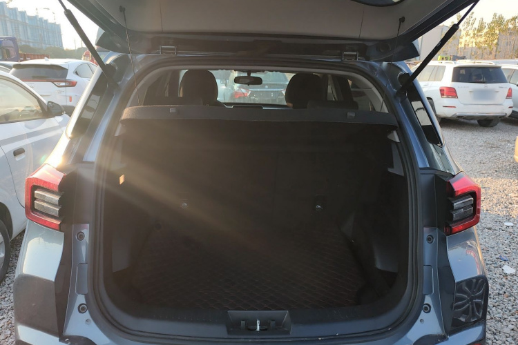 奇瑞 瑞虎5x 2020款 1.5L CVT时尚版机舱底盘23