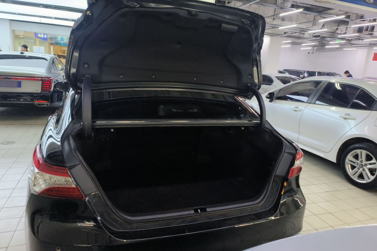 丰田 凯美瑞 2023款 双擎 2.5HG 豪华版机舱底盘23