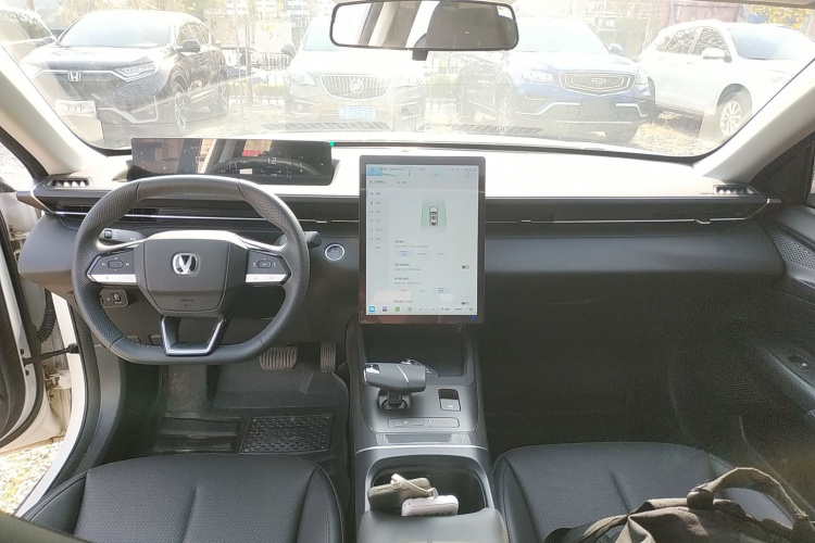 长安 逸动 2025款 蓝鲸 1.5T 500Bar尊贵型中控内饰12