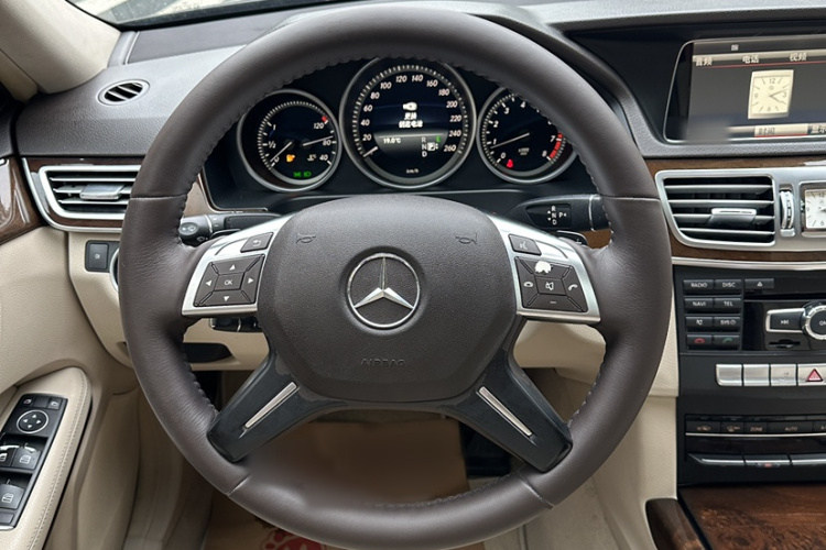 奔驰E级 2015款 E 200 L局部细节13