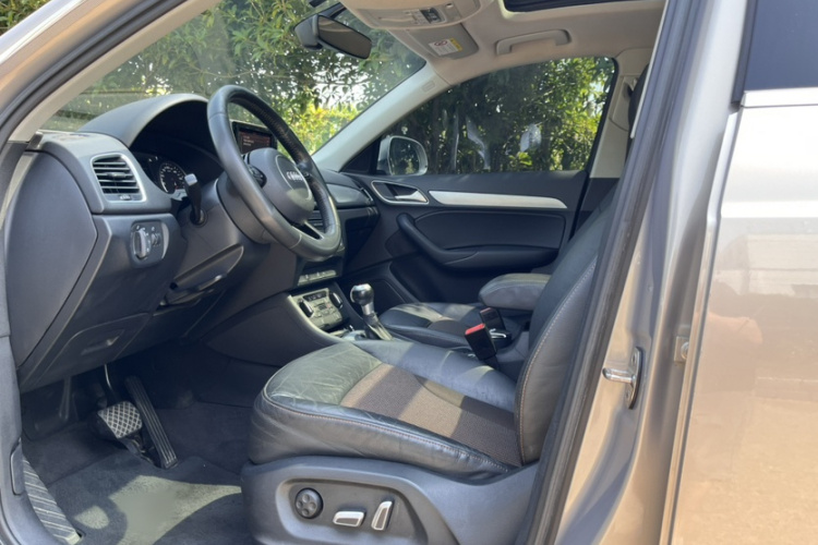 奥迪Q3 2018款 30 TFSI 时尚型典藏版中控内饰7003