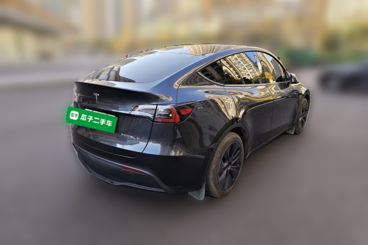 特斯拉 Model Y 2024款 后轮驱动版车身外观7